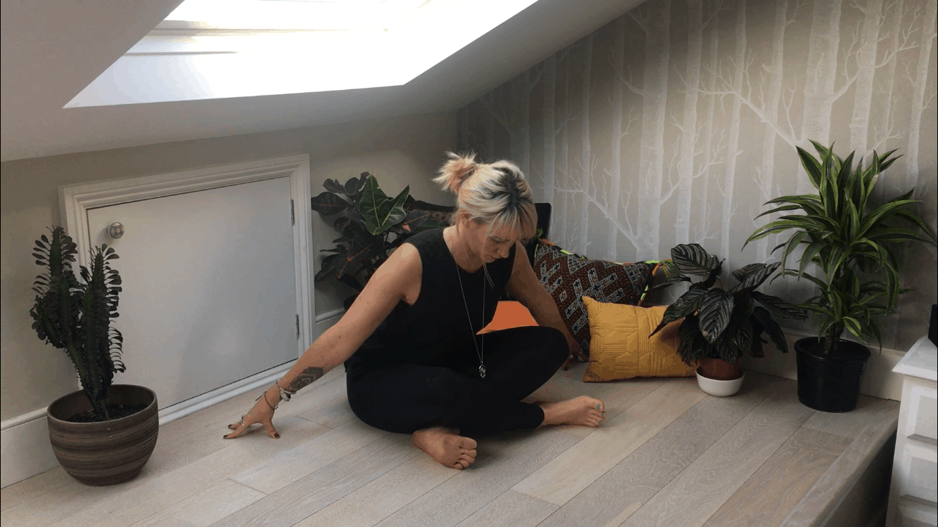 Yoga Hive - Robyn McLaren
